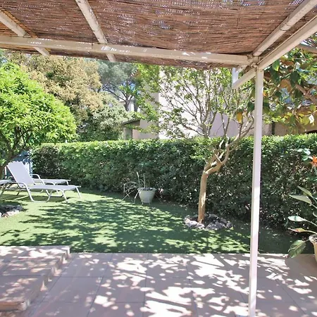 Maison Climatisée Avec 3 Chambres, Terrasse Et Jardin Proche Du Centre-ville Et Commerces - Les Bleuets D'azur *
